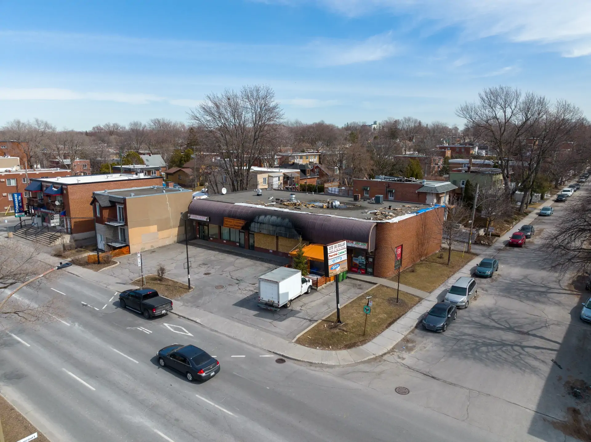 Immeuble au 2300-2350, boulevard Henri-Bourassa Est