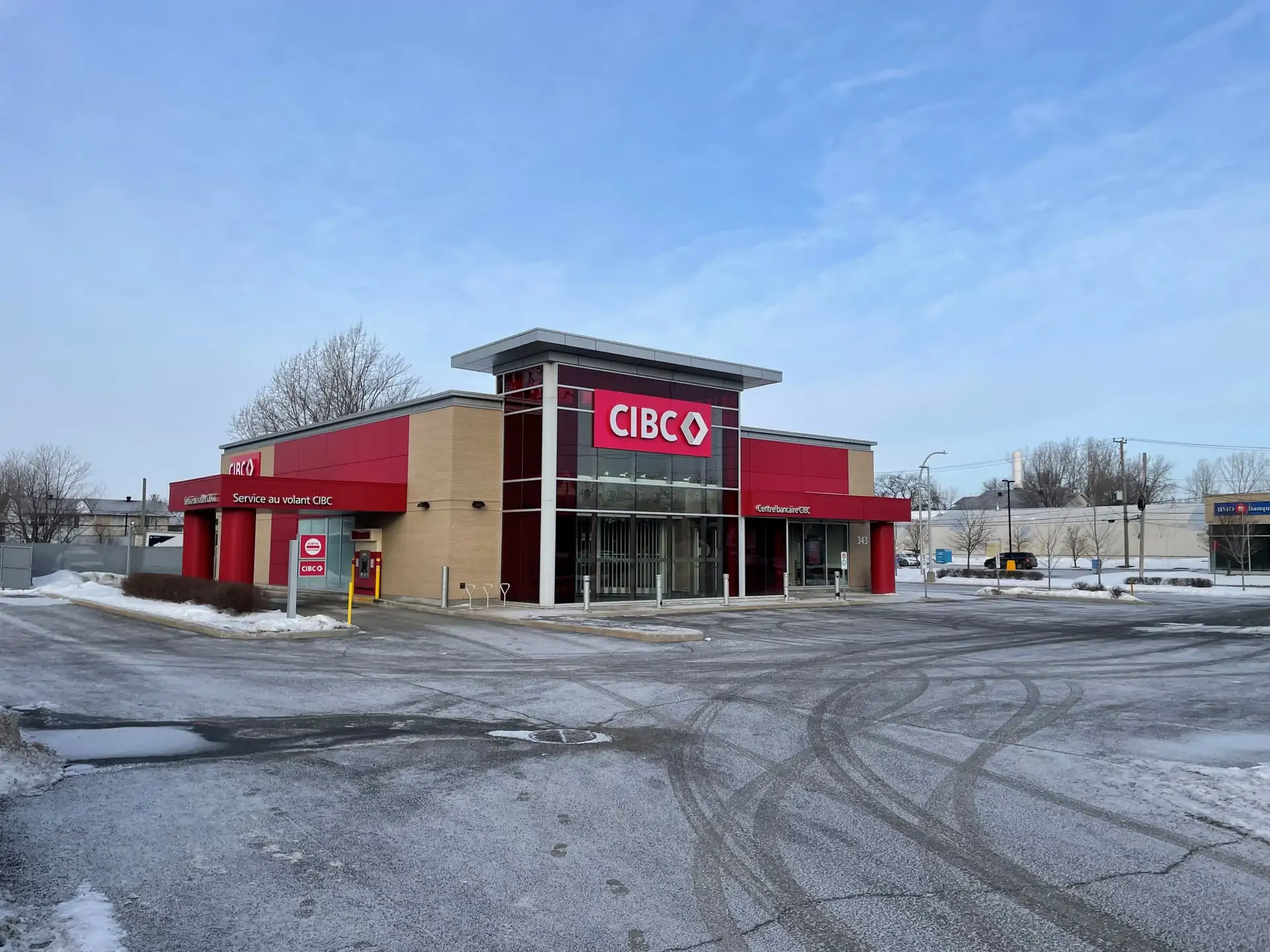 Édifice CIBC au 343, boulevard Curé-Labelle, Laval