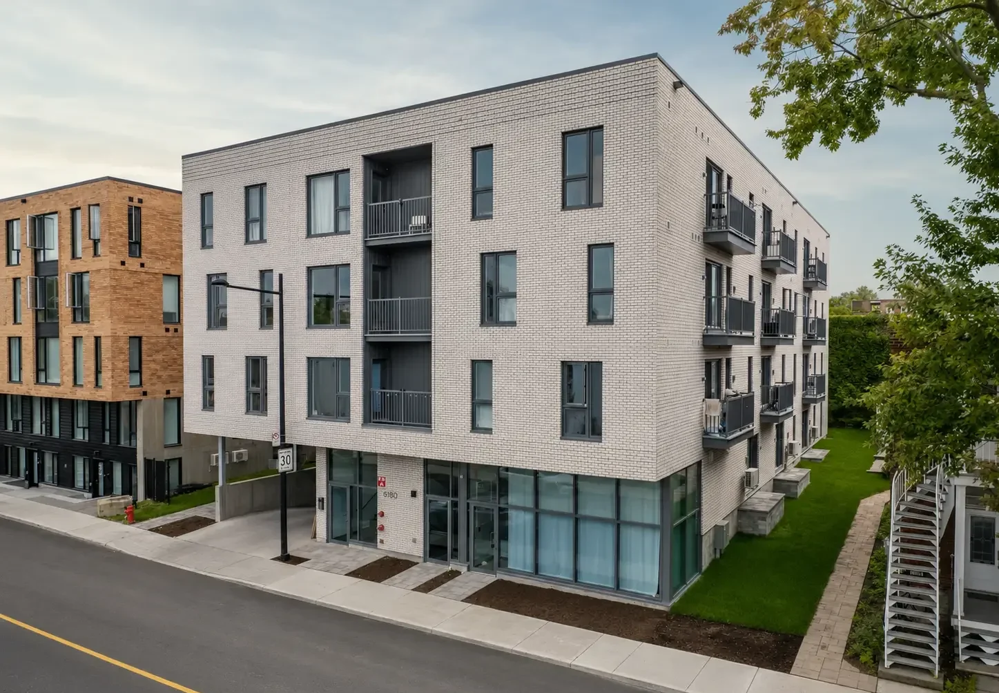 Immeuble au 6180, place Vanier