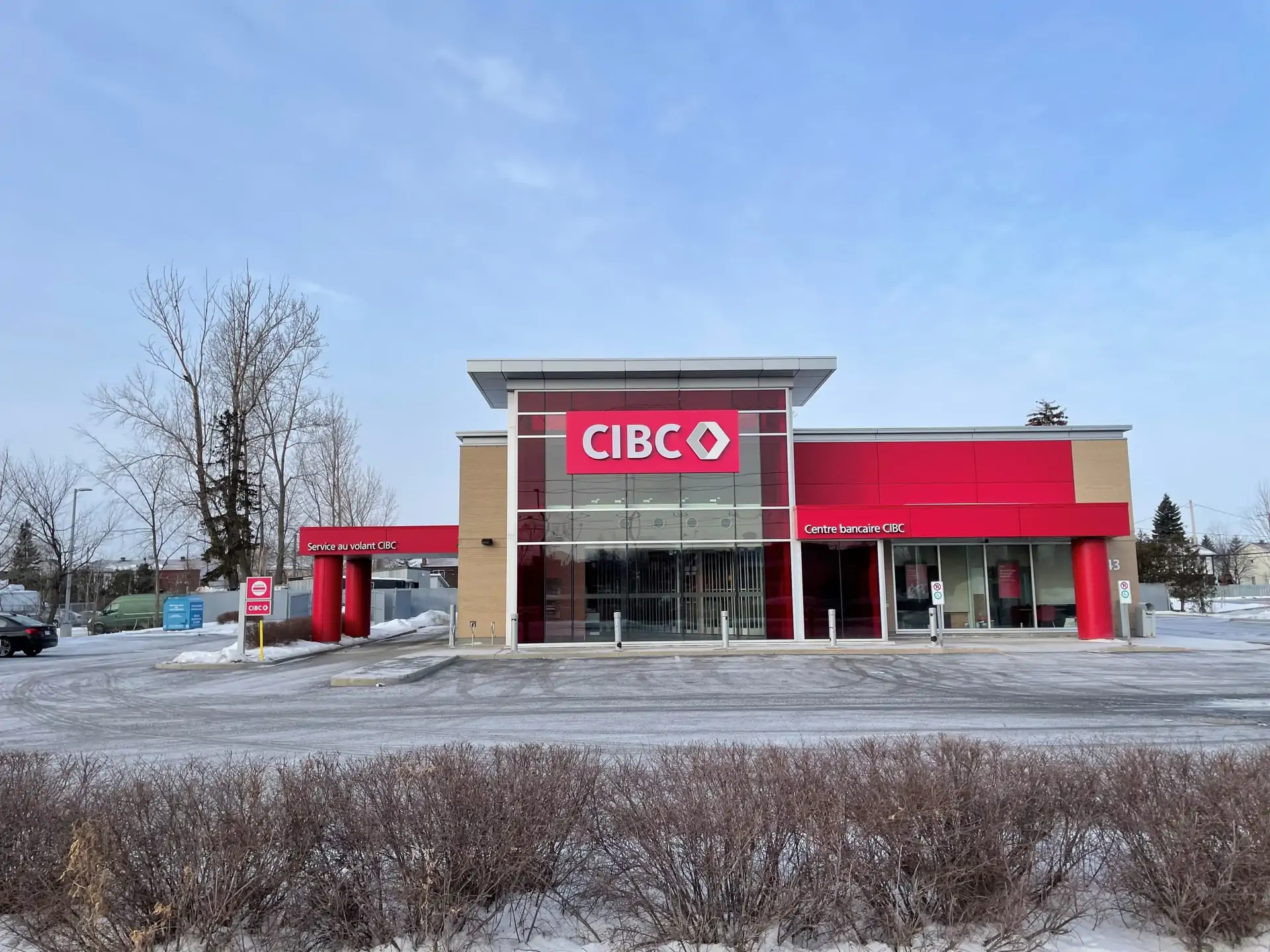 Édifice commercial avec enseigne CIBC